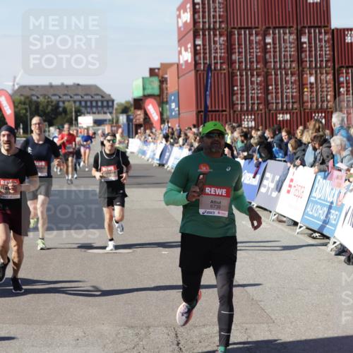 03.10.2025 - Köhlbrandbrückenlauf Jannik Wohlers http://msf.ph/oto/9116265 03.10.2025 13:02:45 Ziel 4116, 4579, 5245, 5726, 5793, 5810, 6175, 6255, 6321, 6447, 6479, 6739, 6783 meine-sportfotos.de