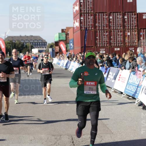 03.10.2025 - Köhlbrandbrückenlauf Jannik Wohlers http://msf.ph/oto/9116270 03.10.2025 13:02:45 Ziel 4116, 4579, 5245, 5726, 5793, 5810, 6175, 6255, 6321, 6447, 6479, 6739, 6783 meine-sportfotos.de