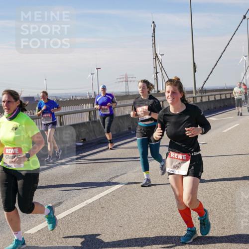 03.10.2025 - Köhlbrandbrückenlauf Michael Burmester http://msf.ph/oto/9116283 03.10.2025 12:57:55 Position 2 4844, 6794, 4729 meine-sportfotos.de