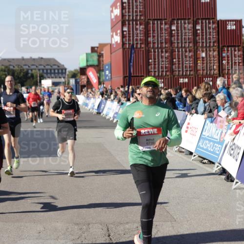 03.10.2025 - Köhlbrandbrückenlauf Jannik Wohlers http://msf.ph/oto/9116285 03.10.2025 13:02:46 Ziel 4116, 4579, 5245, 5726, 5793, 5810, 6175, 6255, 6447, 6739, 6783 meine-sportfotos.de