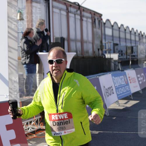 03.10.2025 - Köhlbrandbrückenlauf Jannik Wohlers http://msf.ph/oto/9116286 03.10.2025 13:33:19 Ziel 4755, 4775, 5413, 5783 meine-sportfotos.de
