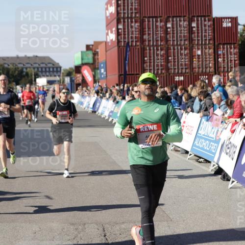 03.10.2025 - Köhlbrandbrückenlauf Jannik Wohlers http://msf.ph/oto/9116288 03.10.2025 13:02:46 Ziel 4116, 4579, 5245, 5726, 5793, 5810, 6175, 6255, 6447, 6739, 6783 meine-sportfotos.de