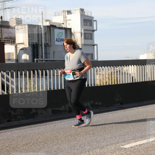 03.10.2025 - Köhlbrandbrückenlauf Lena Gebhardt http://msf.ph/oto/9116291 03.10.2025 10:19:49 Position 2  meine-sportfotos.de