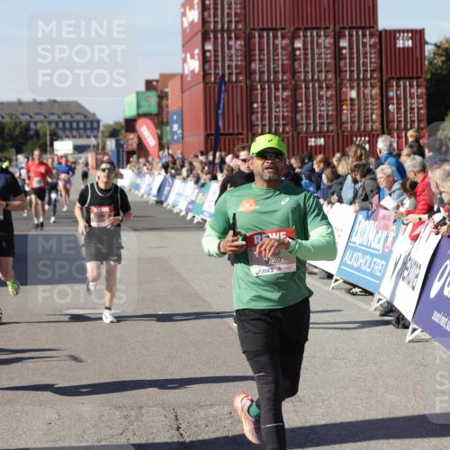 03.10.2025 - Köhlbrandbrückenlauf Jannik Wohlers http://msf.ph/oto/9116293 03.10.2025 13:02:46 Ziel 4116, 4579, 5245, 5726, 5793, 5810, 6175, 6255, 6447, 6739, 6783 meine-sportfotos.de