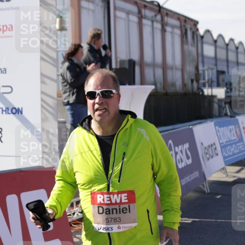 03.10.2025 - Köhlbrandbrückenlauf Jannik Wohlers http://msf.ph/oto/9116295 03.10.2025 13:33:19 Ziel 4755, 4775, 5413, 5783 meine-sportfotos.de