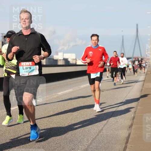 03.10.2025 - Köhlbrandbrückenlauf Lena Gebhardt http://msf.ph/oto/9116296 03.10.2025 09:44:01 Position 2 1067 meine-sportfotos.de
