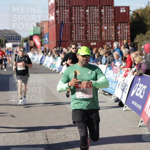 03.10.2025 - Köhlbrandbrückenlauf Jannik Wohlers http://msf.ph/oto/9116302 03.10.2025 13:02:46 Ziel 4116, 4579, 5245, 5726, 5793, 5810, 6175, 6255, 6447, 6739, 6783 meine-sportfotos.de