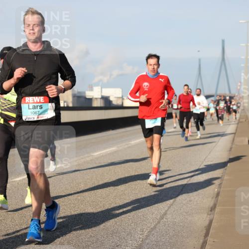 03.10.2025 - Köhlbrandbrückenlauf Lena Gebhardt http://msf.ph/oto/9116306 03.10.2025 09:44:01 Position 2 1067 meine-sportfotos.de