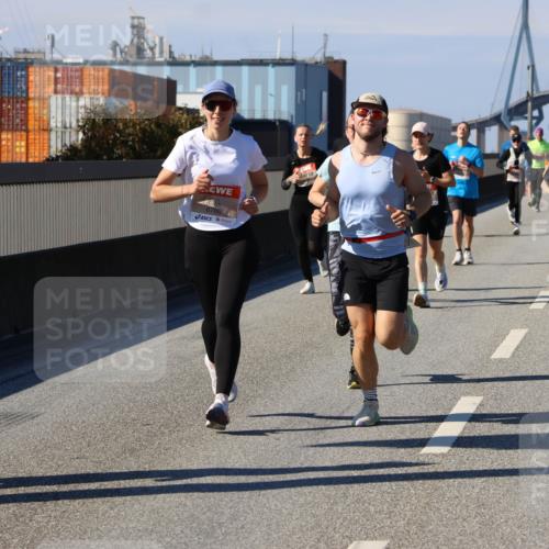 03.10.2025 - Köhlbrandbrückenlauf Strokosch-Dieckow http://msf.ph/oto/9116307 03.10.2025 12:50:52 Position 3 6786 meine-sportfotos.de