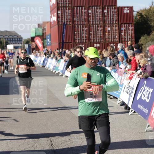 03.10.2025 - Köhlbrandbrückenlauf Jannik Wohlers http://msf.ph/oto/9116308 03.10.2025 13:02:46 Ziel 4116, 4579, 5245, 5726, 5793, 5810, 6175, 6255, 6447, 6739, 6783 meine-sportfotos.de
