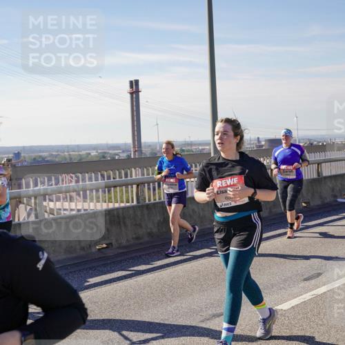 03.10.2025 - Köhlbrandbrückenlauf Michael Burmester http://msf.ph/oto/9116312 03.10.2025 12:57:57 Position 2 60 meine-sportfotos.de