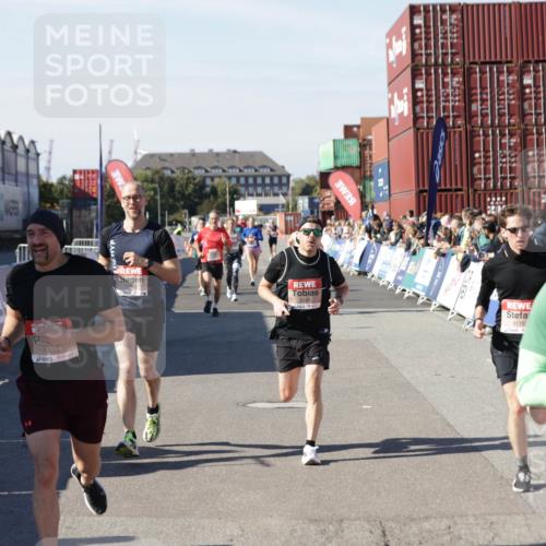 03.10.2025 - Köhlbrandbrückenlauf Jannik Wohlers http://msf.ph/oto/9116313 03.10.2025 13:02:46 Ziel 4116, 4579, 5245, 5726, 5793, 5810, 6175, 6255, 6447, 6739, 6783 meine-sportfotos.de