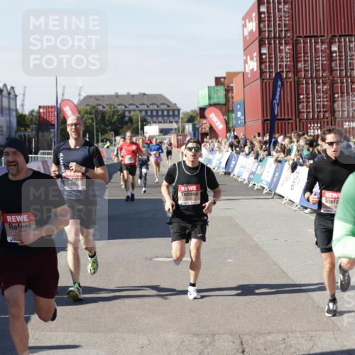 03.10.2025 - Köhlbrandbrückenlauf Jannik Wohlers http://msf.ph/oto/9116319 03.10.2025 13:02:46 Ziel 4116, 4579, 5245, 5726, 5793, 5810, 6175, 6255, 6447, 6739, 6783 meine-sportfotos.de