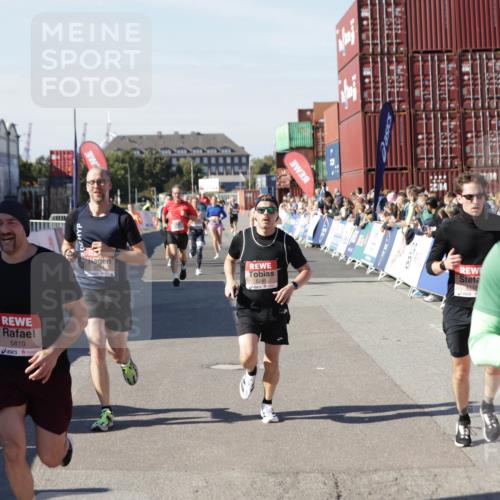03.10.2025 - Köhlbrandbrückenlauf Jannik Wohlers http://msf.ph/oto/9116324 03.10.2025 13:02:46 Ziel 4116, 4579, 5245, 5726, 5793, 5810, 6175, 6255, 6447, 6739, 6783 meine-sportfotos.de