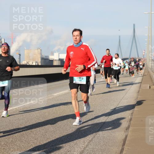 03.10.2025 - Köhlbrandbrückenlauf Lena Gebhardt http://msf.ph/oto/9116329 03.10.2025 09:44:02 Position 2 3087, 3525 meine-sportfotos.de