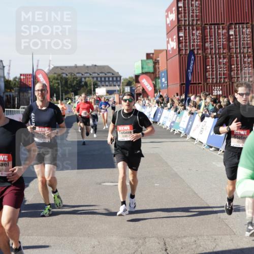 03.10.2025 - Köhlbrandbrückenlauf Jannik Wohlers http://msf.ph/oto/9116336 03.10.2025 13:02:46 Ziel 4116, 4579, 5245, 5726, 5793, 5810, 6175, 6255, 6447, 6739, 6783 meine-sportfotos.de