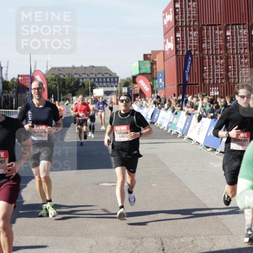 03.10.2025 - Köhlbrandbrückenlauf Jannik Wohlers http://msf.ph/oto/9116341 03.10.2025 13:02:47 Ziel 4116, 4579, 4619, 5245, 5726, 5793, 5810, 6175, 6255, 6447, 6739, 6783 meine-sportfotos.de