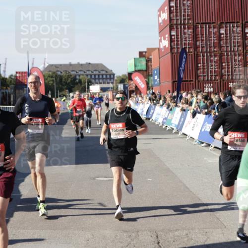 03.10.2025 - Köhlbrandbrückenlauf Jannik Wohlers http://msf.ph/oto/9116347 03.10.2025 13:02:47 Ziel 4116, 4579, 4619, 5245, 5726, 5793, 5810, 6175, 6255, 6447, 6739, 6783 meine-sportfotos.de