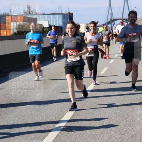 03.10.2025 - Köhlbrandbrückenlauf Strokosch-Dieckow http://msf.ph/oto/9116356 03.10.2025 12:50:58 Position 3 4278, 5968 meine-sportfotos.de