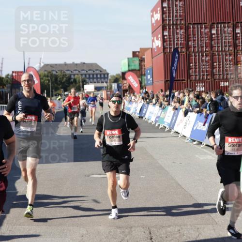 03.10.2025 - Köhlbrandbrückenlauf Jannik Wohlers http://msf.ph/oto/9116358 03.10.2025 13:02:47 Ziel 4116, 4579, 4619, 5245, 5726, 5793, 5810, 6175, 6255, 6447, 6739, 6783 meine-sportfotos.de