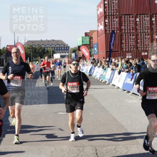 03.10.2025 - Köhlbrandbrückenlauf Jannik Wohlers http://msf.ph/oto/9116363 03.10.2025 13:02:47 Ziel 4116, 4579, 4619, 5245, 5726, 5793, 5810, 6175, 6255, 6447, 6739, 6783 meine-sportfotos.de