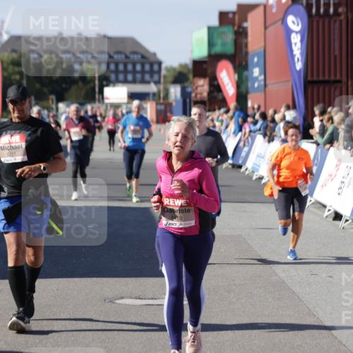 03.10.2025 - Köhlbrandbrückenlauf Jannik Wohlers http://msf.ph/oto/9116365 03.10.2025 13:33:24 Ziel 4755, 4775, 5211, 5413, 5549, 5783, 6276 meine-sportfotos.de