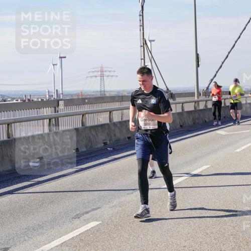 03.10.2025 - Köhlbrandbrückenlauf Michael Burmester http://msf.ph/oto/9116366 03.10.2025 12:58:01 Position 2 5256 meine-sportfotos.de