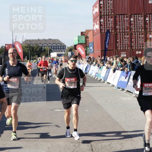 03.10.2025 - Köhlbrandbrückenlauf Jannik Wohlers http://msf.ph/oto/9116368 03.10.2025 13:02:47 Ziel 4116, 4579, 4619, 5245, 5726, 5793, 5810, 6175, 6255, 6447, 6739, 6783 meine-sportfotos.de
