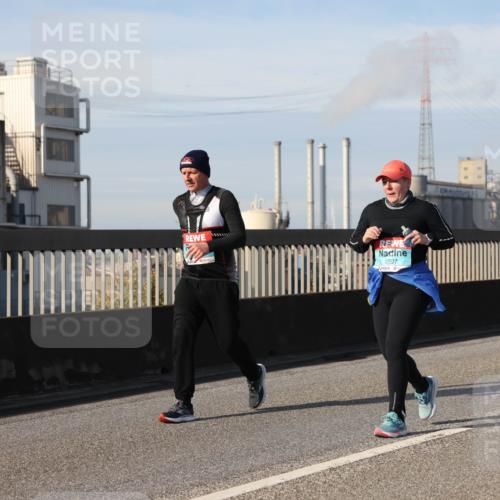 03.10.2025 - Köhlbrandbrückenlauf Lena Gebhardt http://msf.ph/oto/9116369 03.10.2025 10:20:18 Position 2 2507 meine-sportfotos.de