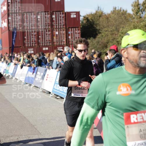 03.10.2025 - Köhlbrandbrückenlauf Jannik Wohlers http://msf.ph/oto/9116378 03.10.2025 13:02:47 Ziel 4116, 4579, 4619, 5245, 5726, 5793, 5810, 6175, 6255, 6447, 6739, 6783 meine-sportfotos.de
