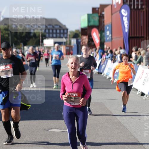 03.10.2025 - Köhlbrandbrückenlauf Jannik Wohlers http://msf.ph/oto/9116379 03.10.2025 13:33:25 Ziel 4755, 4775, 5211, 5413, 5549, 5783, 6276 meine-sportfotos.de