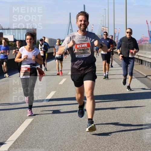 03.10.2025 - Köhlbrandbrückenlauf Strokosch-Dieckow http://msf.ph/oto/9116382 03.10.2025 12:50:59 Position 3 4290, 4133, 5968 meine-sportfotos.de