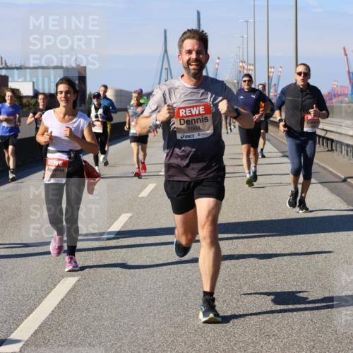 03.10.2025 - Köhlbrandbrückenlauf Strokosch-Dieckow http://msf.ph/oto/9116386 03.10.2025 12:50:59 Position 3 5968 meine-sportfotos.de
