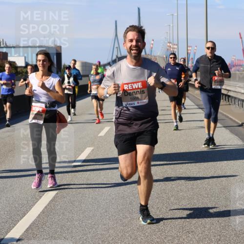 03.10.2025 - Köhlbrandbrückenlauf Strokosch-Dieckow http://msf.ph/oto/9116390 03.10.2025 12:50:59 Position 3 5968 meine-sportfotos.de