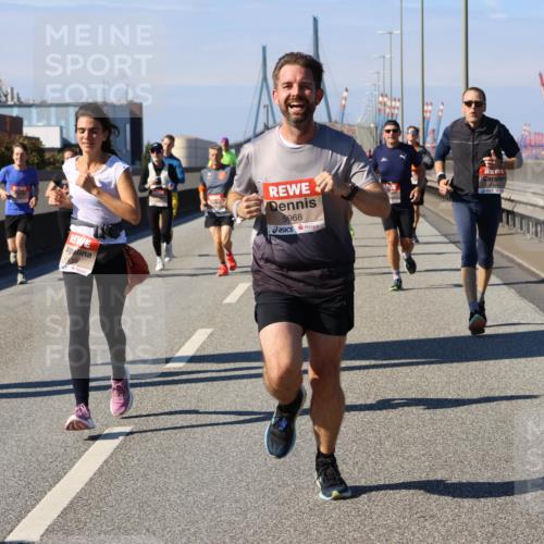 03.10.2025 - Köhlbrandbrückenlauf Strokosch-Dieckow http://msf.ph/oto/9116394 03.10.2025 12:50:59 Position 3 5968 meine-sportfotos.de