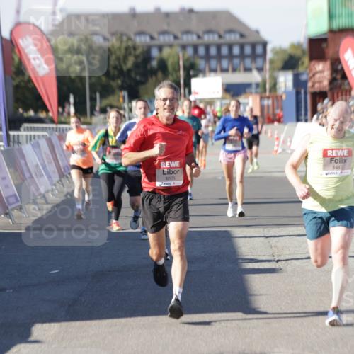 03.10.2025 - Köhlbrandbrückenlauf Jannik Wohlers http://msf.ph/oto/9116397 03.10.2025 13:02:49 Ziel 4116, 4279, 4579, 4619, 4747, 5245, 5726, 5793, 5810, 6175, 6255, 6447, 6739 meine-sportfotos.de