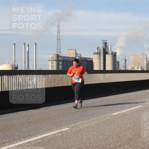 03.10.2025 - Köhlbrandbrückenlauf Lena Gebhardt http://msf.ph/oto/9116398 03.10.2025 10:20:24 Position 2  meine-sportfotos.de