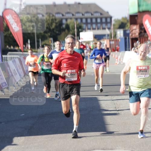 03.10.2025 - Köhlbrandbrückenlauf Jannik Wohlers http://msf.ph/oto/9116404 03.10.2025 13:02:49 Ziel 4116, 4279, 4579, 4619, 4747, 5245, 5726, 5793, 5810, 6175, 6255, 6447, 6739 meine-sportfotos.de