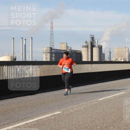 03.10.2025 - Köhlbrandbrückenlauf Lena Gebhardt http://msf.ph/oto/9116405 03.10.2025 10:20:24 Position 2  meine-sportfotos.de