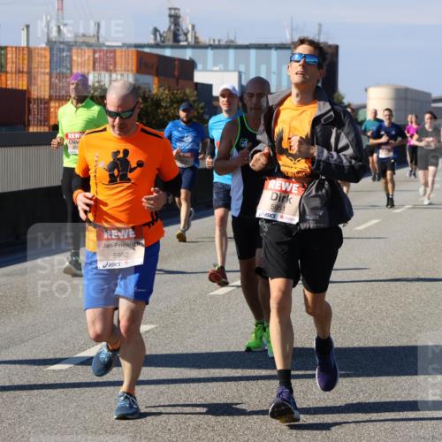 03.10.2025 - Köhlbrandbrückenlauf Strokosch-Dieckow http://msf.ph/oto/9116406 03.10.2025 12:51:05 Position 3 563, 5952, 5951 meine-sportfotos.de