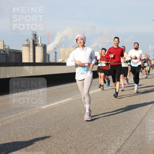 03.10.2025 - Köhlbrandbrückenlauf Lena Gebhardt http://msf.ph/oto/9116408 03.10.2025 09:44:04 Position 2 3837 meine-sportfotos.de
