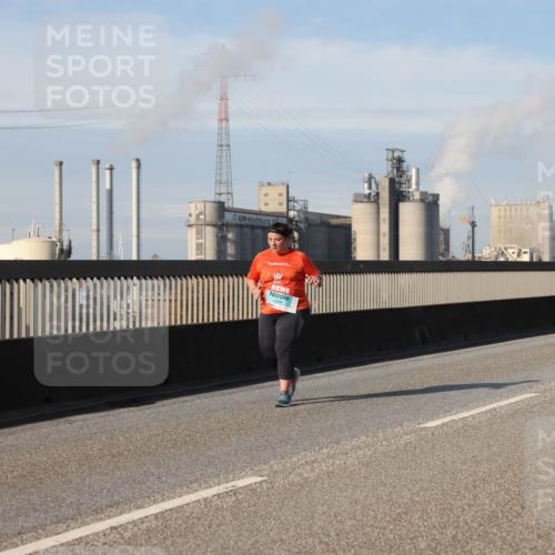 03.10.2025 - Köhlbrandbrückenlauf Lena Gebhardt http://msf.ph/oto/9116412 03.10.2025 10:20:24 Position 2 1389 meine-sportfotos.de