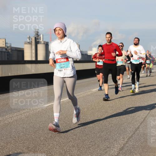 03.10.2025 - Köhlbrandbrückenlauf Lena Gebhardt http://msf.ph/oto/9116433 03.10.2025 09:44:04 Position 2 3837 meine-sportfotos.de