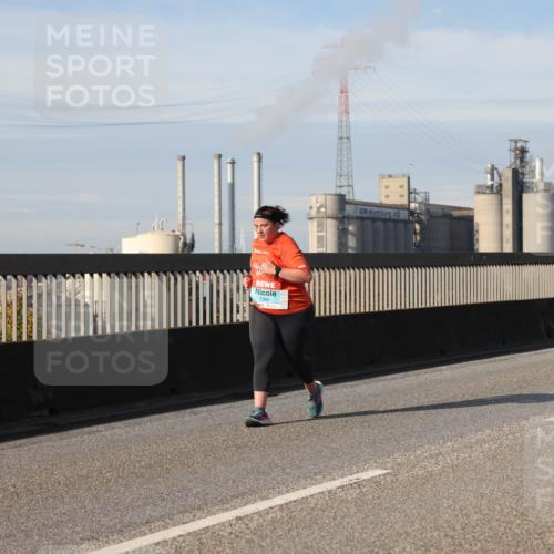 03.10.2025 - Köhlbrandbrückenlauf Lena Gebhardt http://msf.ph/oto/9116437 03.10.2025 10:20:25 Position 2 1389 meine-sportfotos.de