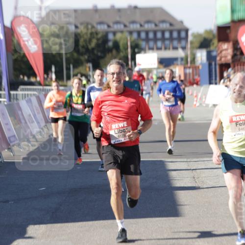 03.10.2025 - Köhlbrandbrückenlauf Jannik Wohlers http://msf.ph/oto/9116438 03.10.2025 13:02:49 Ziel 4116, 4279, 4579, 4619, 4747, 5245, 5726, 5793, 5810, 6175, 6255, 6447, 6739 meine-sportfotos.de