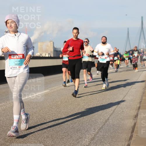 03.10.2025 - Köhlbrandbrückenlauf Lena Gebhardt http://msf.ph/oto/9116441 03.10.2025 09:44:05 Position 2 3837 meine-sportfotos.de