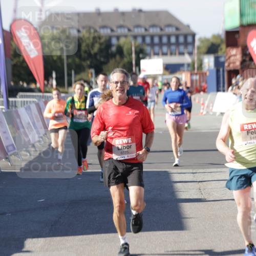 03.10.2025 - Köhlbrandbrückenlauf Jannik Wohlers http://msf.ph/oto/9116442 03.10.2025 13:02:49 Ziel 4116, 4279, 4579, 4619, 4747, 5245, 5726, 5793, 5810, 6175, 6255, 6447, 6739 meine-sportfotos.de
