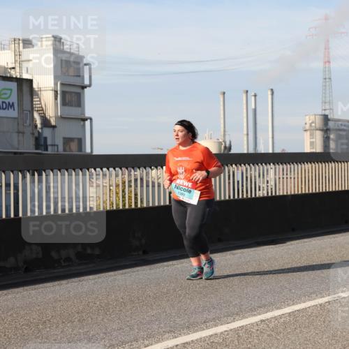 03.10.2025 - Köhlbrandbrückenlauf Lena Gebhardt http://msf.ph/oto/9116446 03.10.2025 10:20:26 Position 2 1389 meine-sportfotos.de