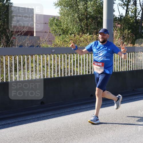 03.10.2025 - Köhlbrandbrückenlauf Strokosch-Dieckow http://msf.ph/oto/9116456 03.10.2025 12:51:11 Position 3 880, 6719 meine-sportfotos.de