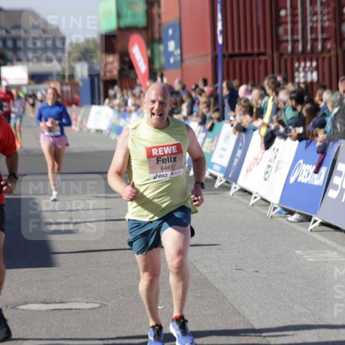 03.10.2025 - Köhlbrandbrückenlauf Jannik Wohlers http://msf.ph/oto/9116457 03.10.2025 13:02:50 Ziel 4095, 4116, 4203, 4279, 4579, 4619, 4747, 5245, 5726, 5793, 5810, 6175, 6255, 6447, 6739 meine-sportfotos.de